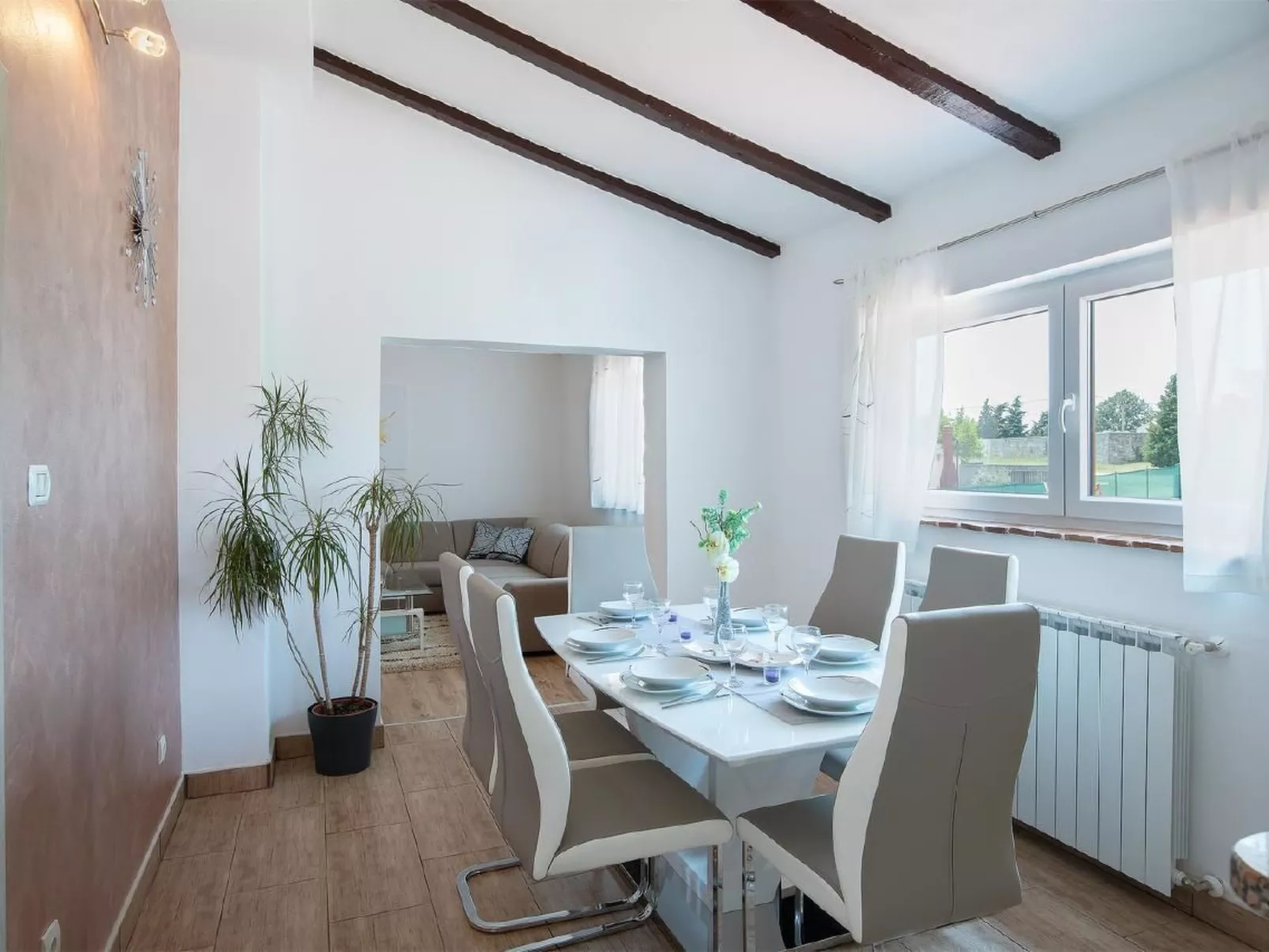 3-Schlafzimmer-Wohnung mit Gemeinschaftspool-Binnen