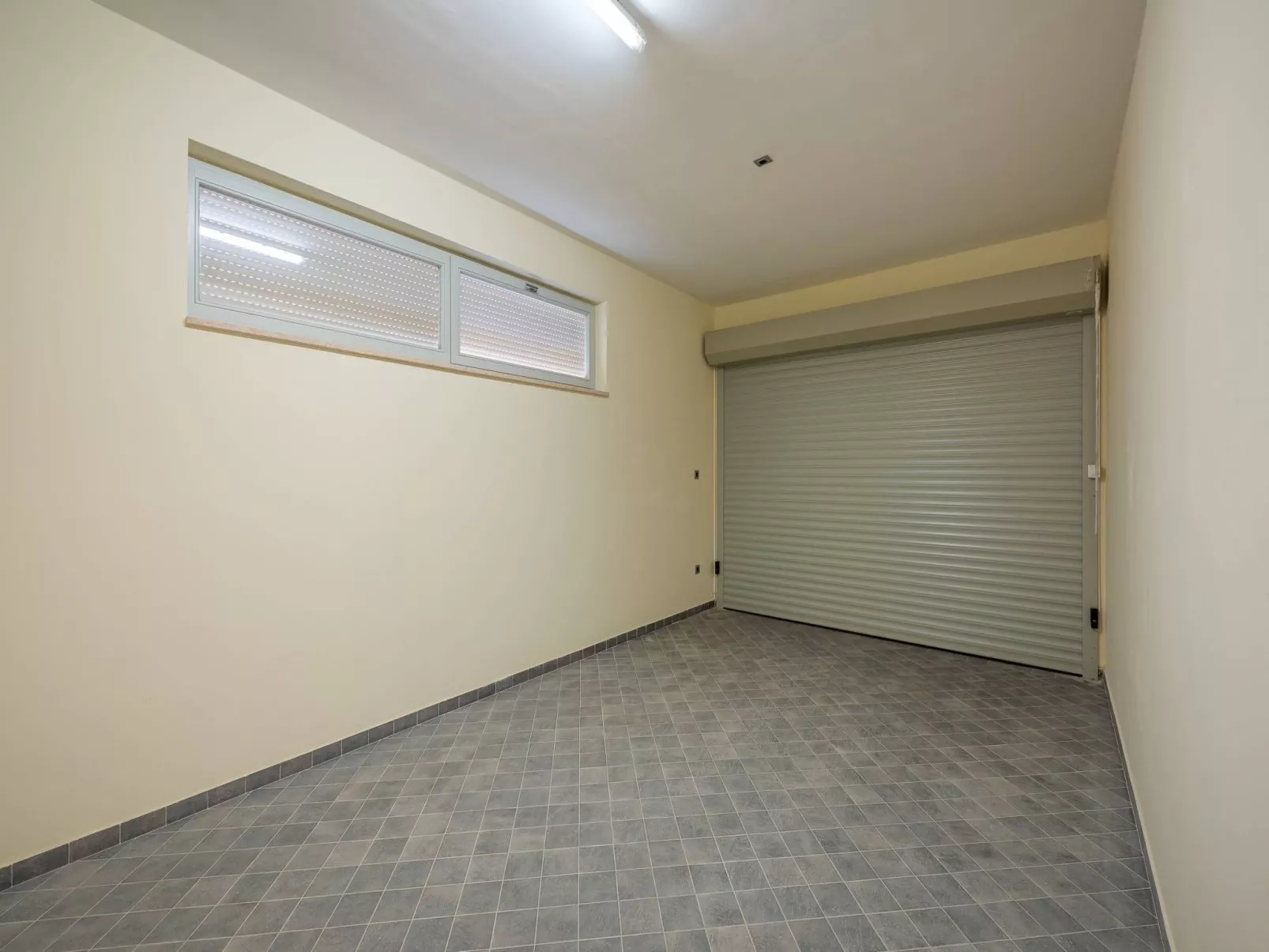 Cedar in Stoja mit großzügigem Garten-Binnen