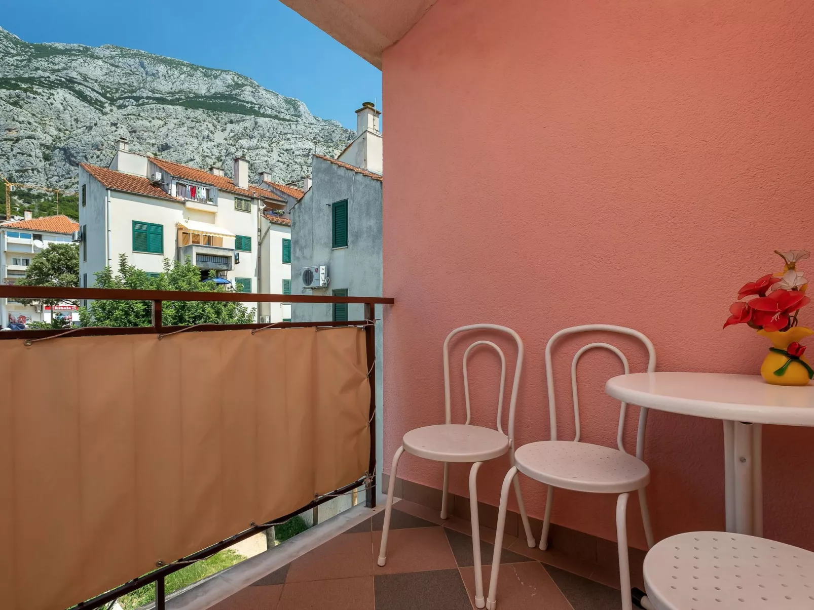 ★4Schlafzimmer★Freies Parken★GroßerBalkon★Apt Bugenvilija-Buiten