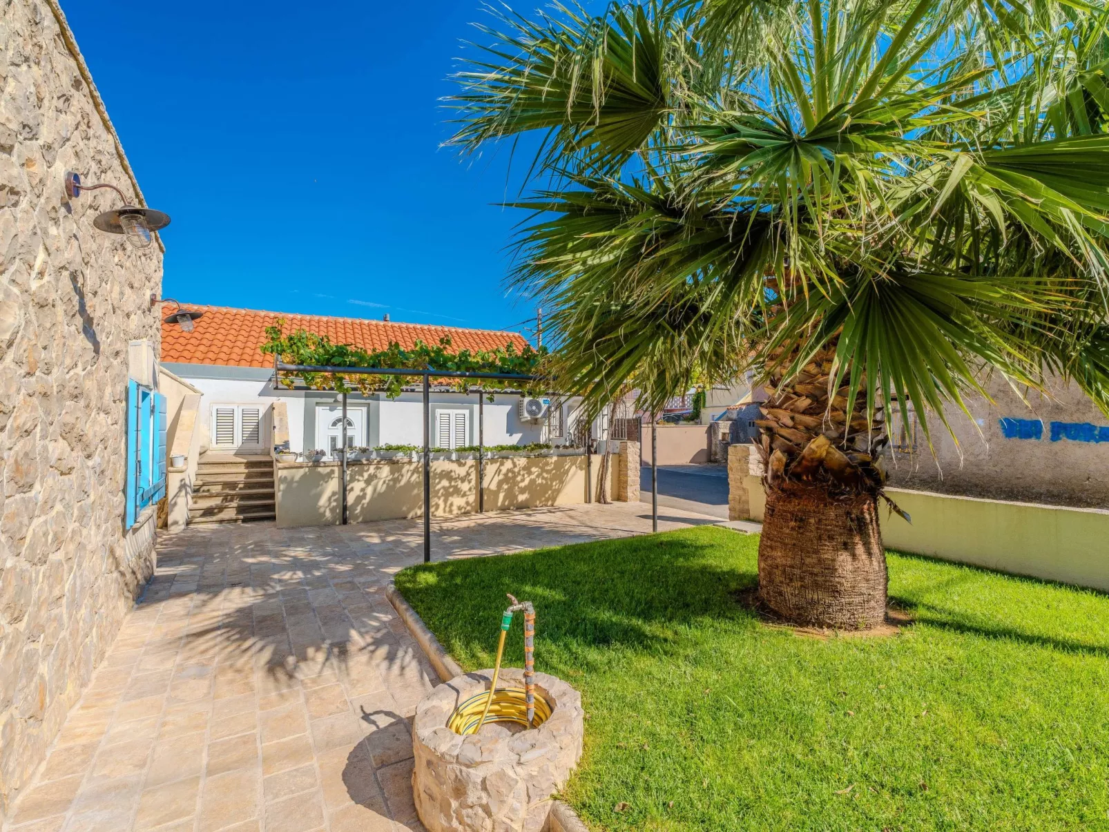 Heritage Stone House -T.A Leut Agency-Buiten