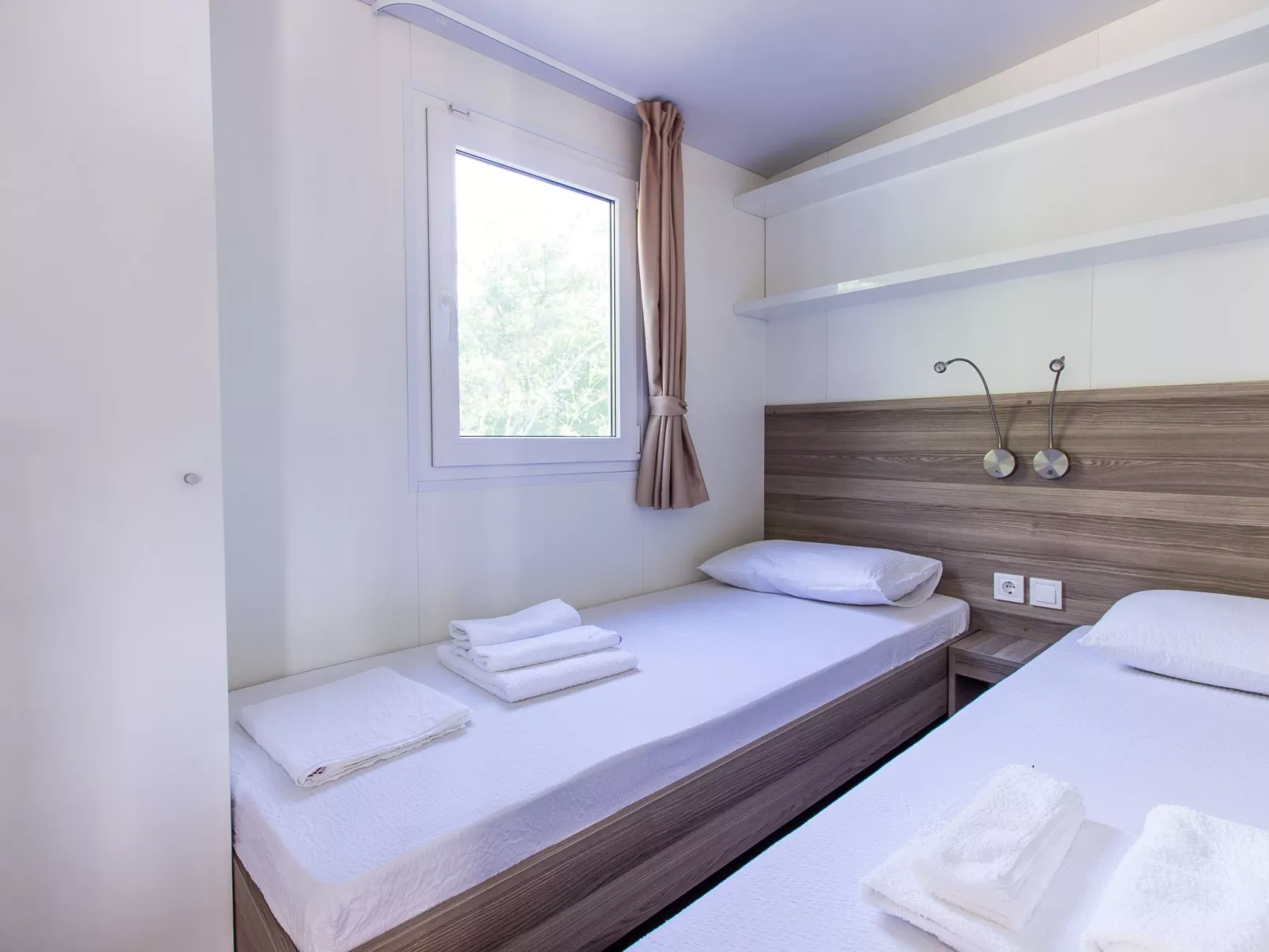 Mobilheim für 4 Erwachsene und 2 Kinder-Binnen