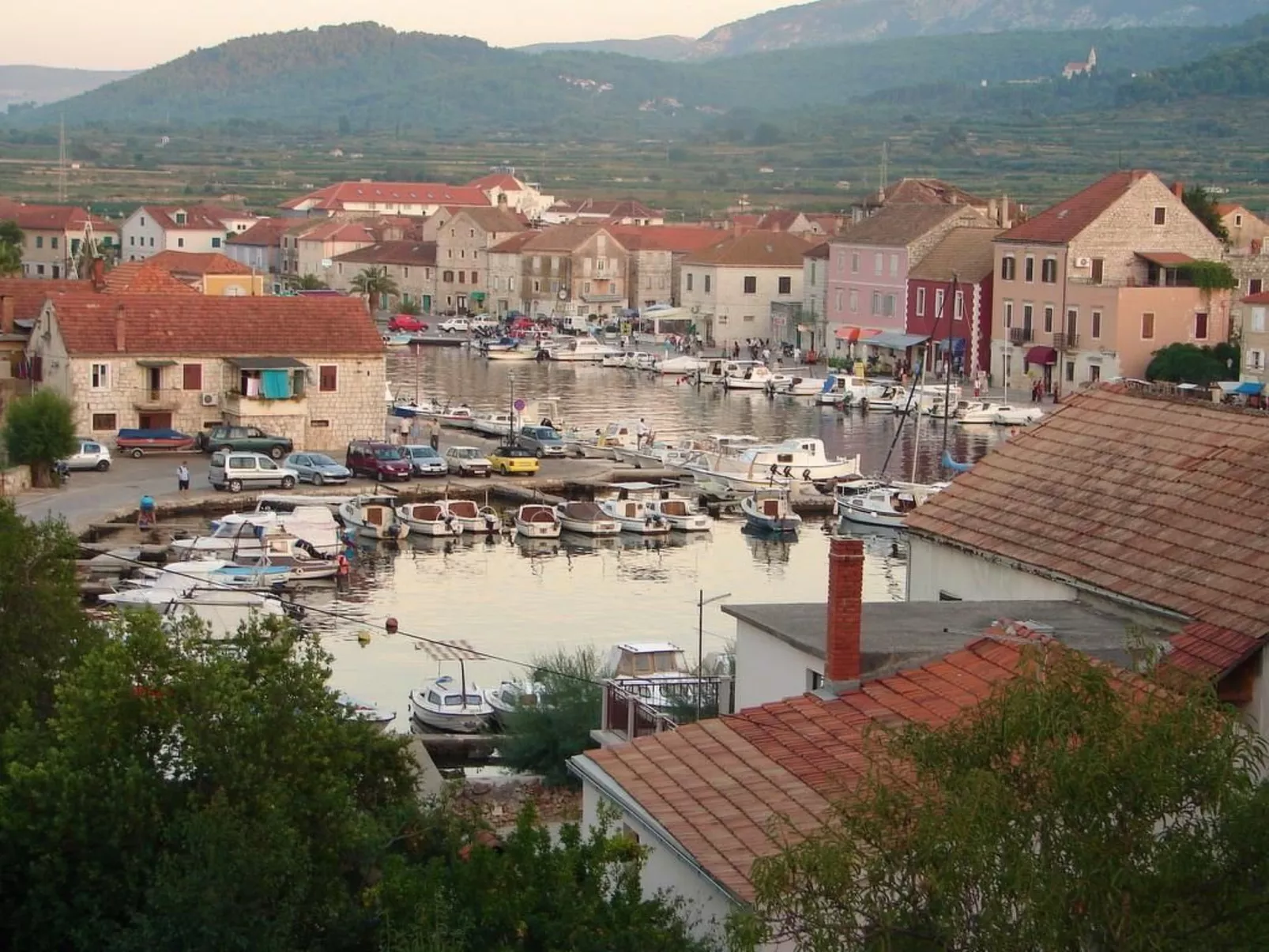 In Stari Grad-Buiten