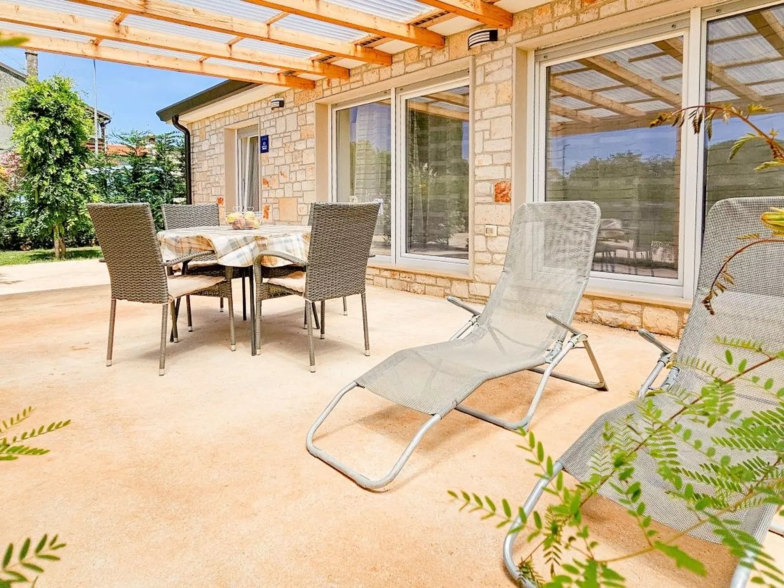 Für 8 Personen ca. 150 m&sup2; in Dajla, Istrien (Umag und Umgebung)-Buiten