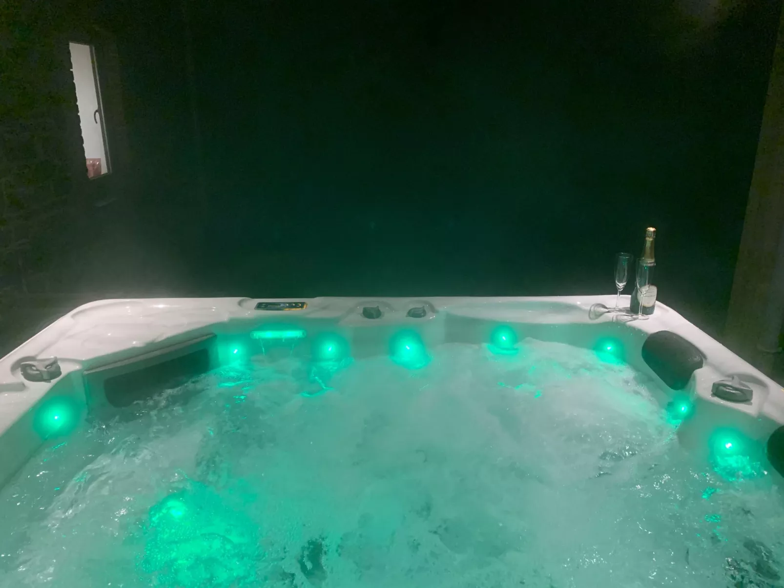 Landhaus mit Jacuzzi-Buiten