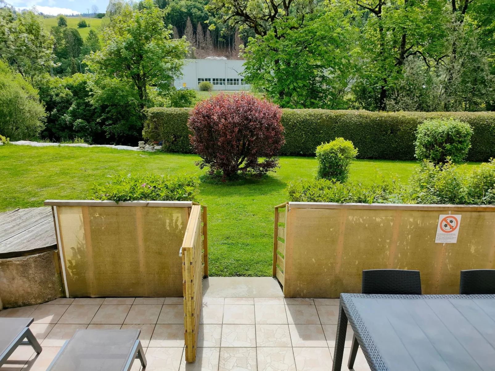 Gite Iris Montagnes du Jura mit Spa Sauna Fluss-Buiten