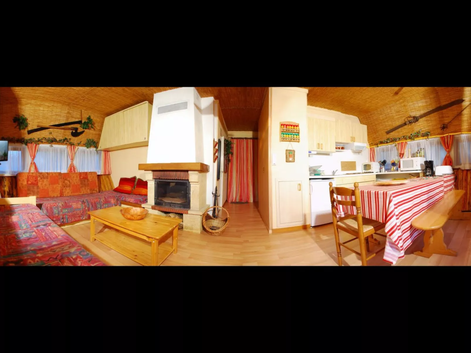 Charmantes Ferienhaus mit gemeinsamem Grill-Binnen