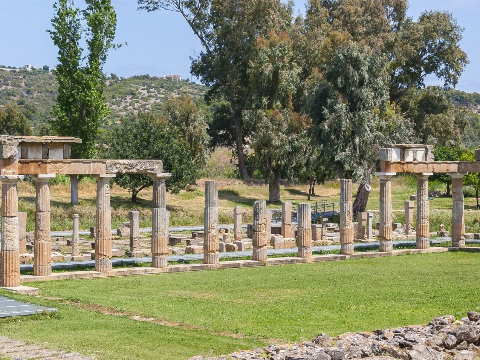 Vollständig umschlossene und großzügig angelegte dreistöckige Ferienvilla mit f-Buiten