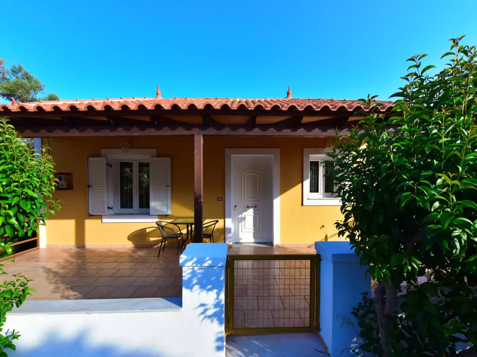 "Yellow Villa"-Image-tags.info