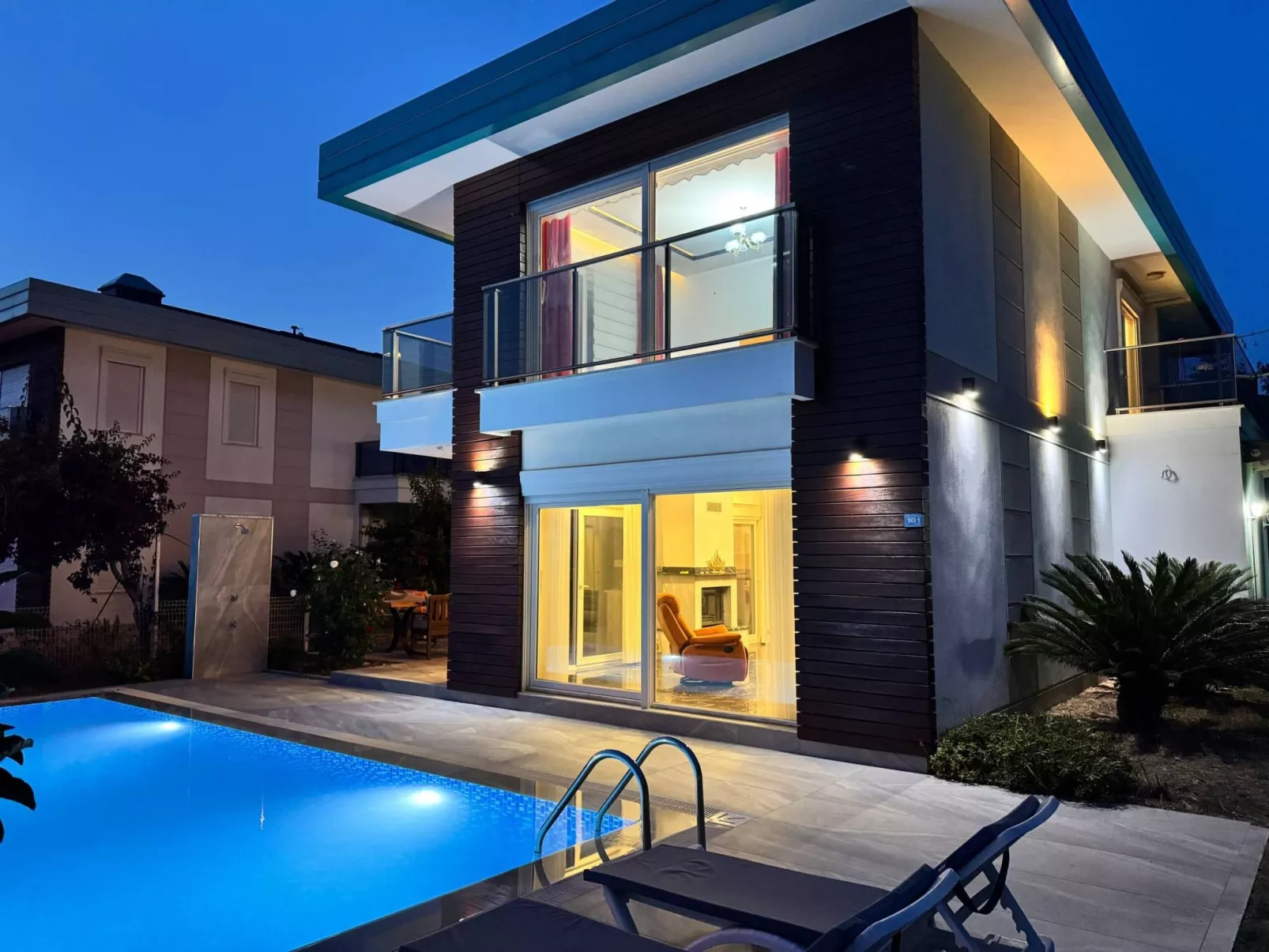 Genießen Sie Ihre sonnige Reise mit "NarVilla"-Buiten