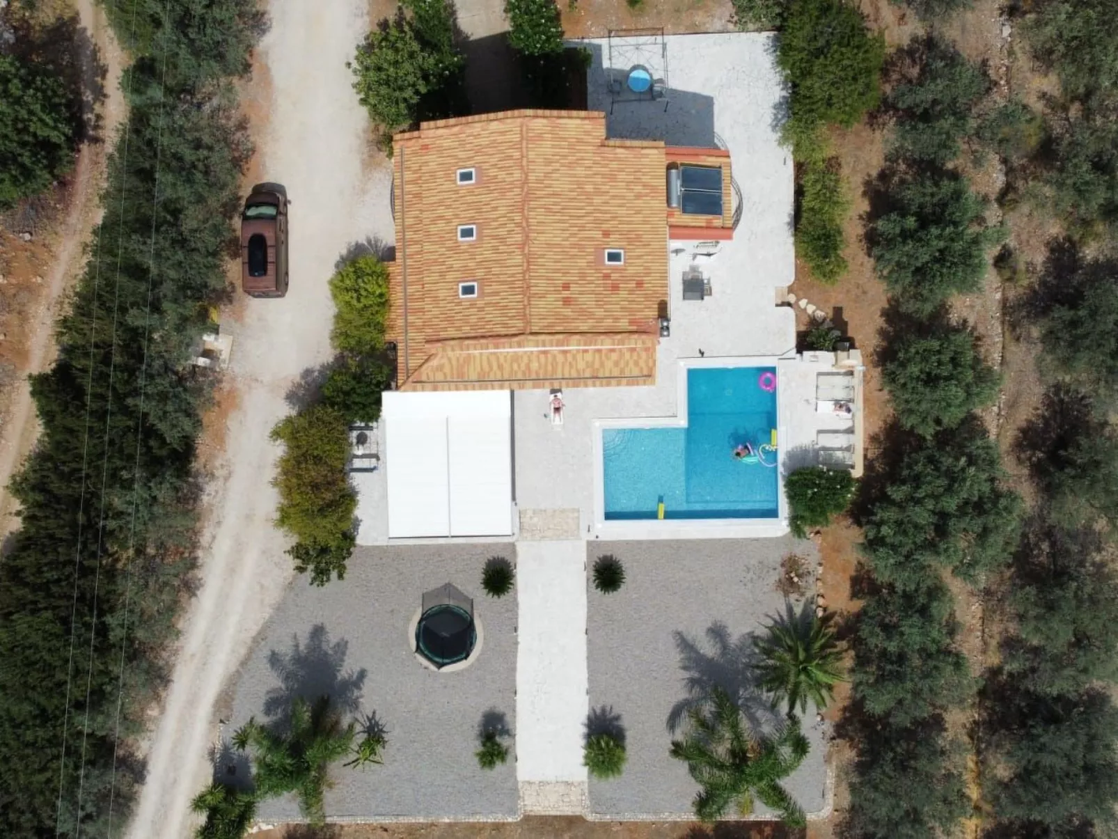 Anwesen "Villa Livadia" mit Infinity-Pool-Buiten