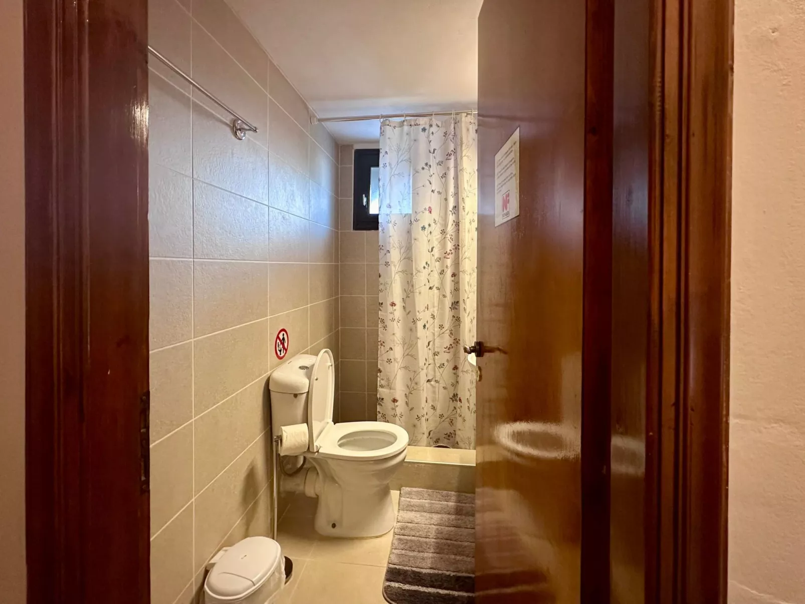 Familienrückzug mit Meerblick in den Genari Apartments-Binnen