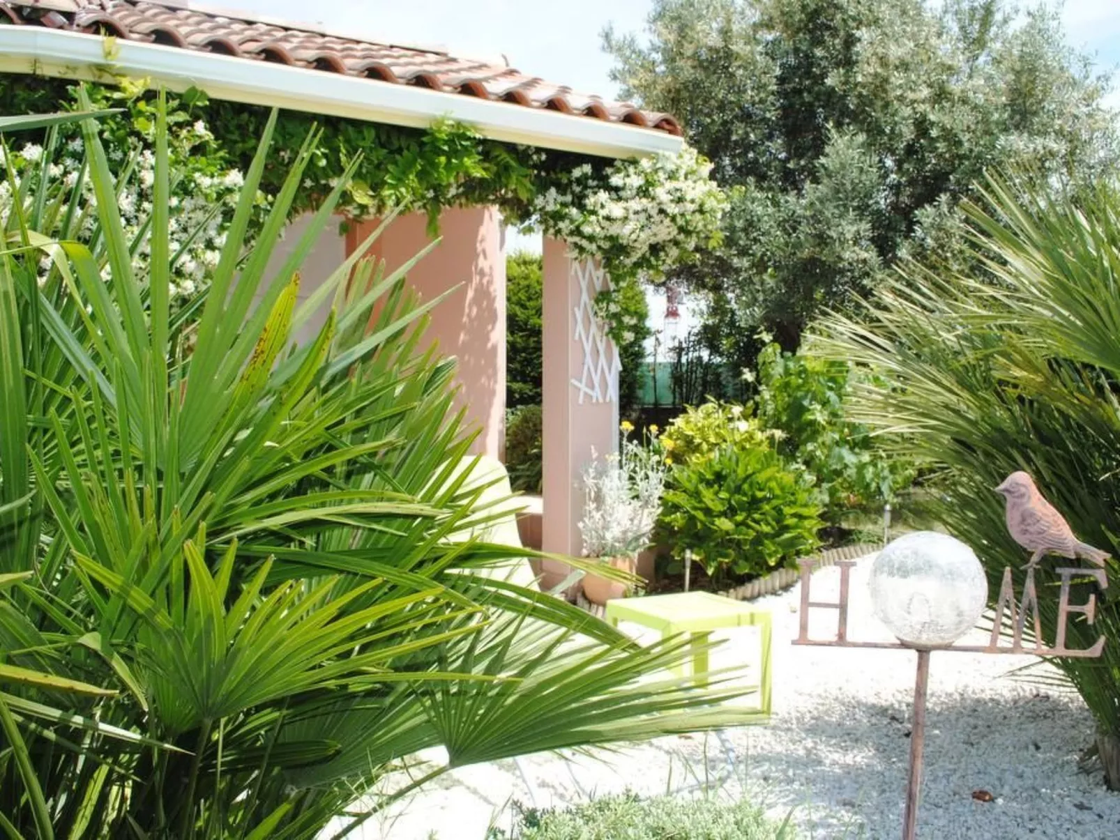 Haus "Les Cyprès" mit Gemeinschaftspool-Buiten