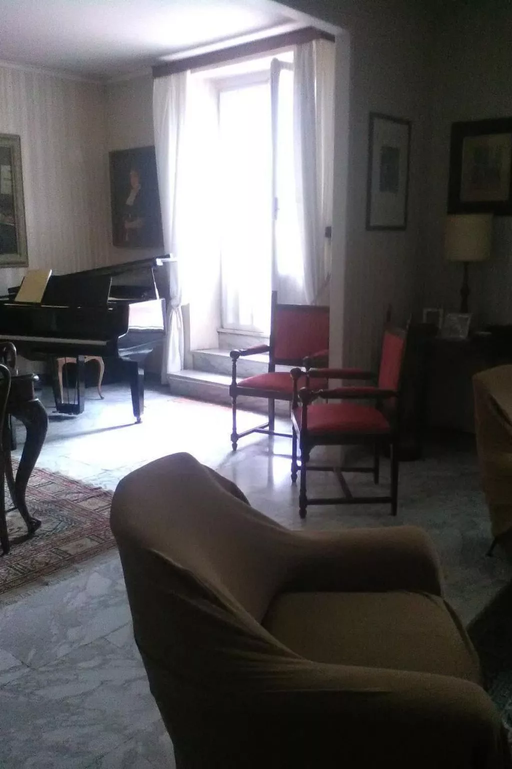 Nahe Rom mit Terrasse und einem Flügel