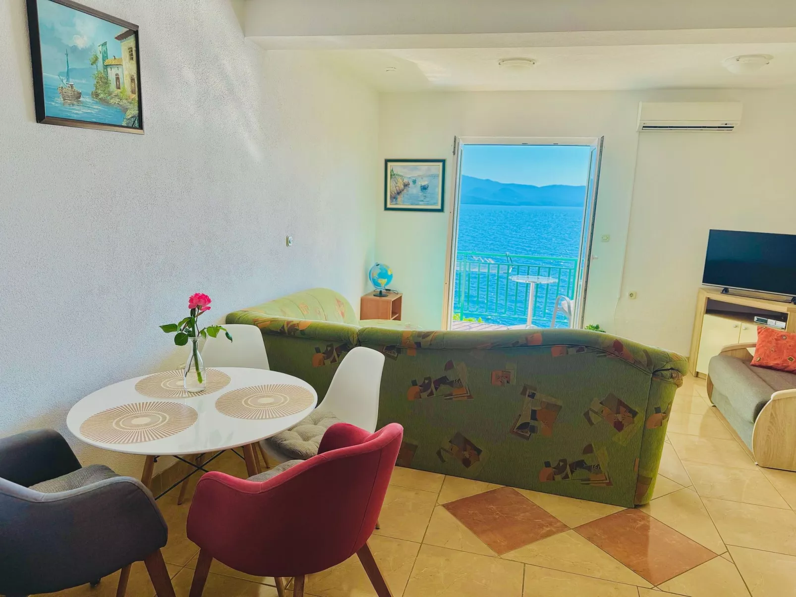 Angenehme Wohnung in Komarna mit privatem Parkplatz-Binnen