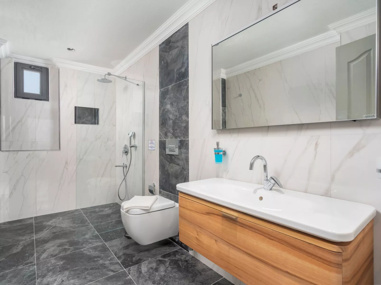 Ferienvilla "Ekinoks" mit Blick auf das Wasser-Image-tags.info