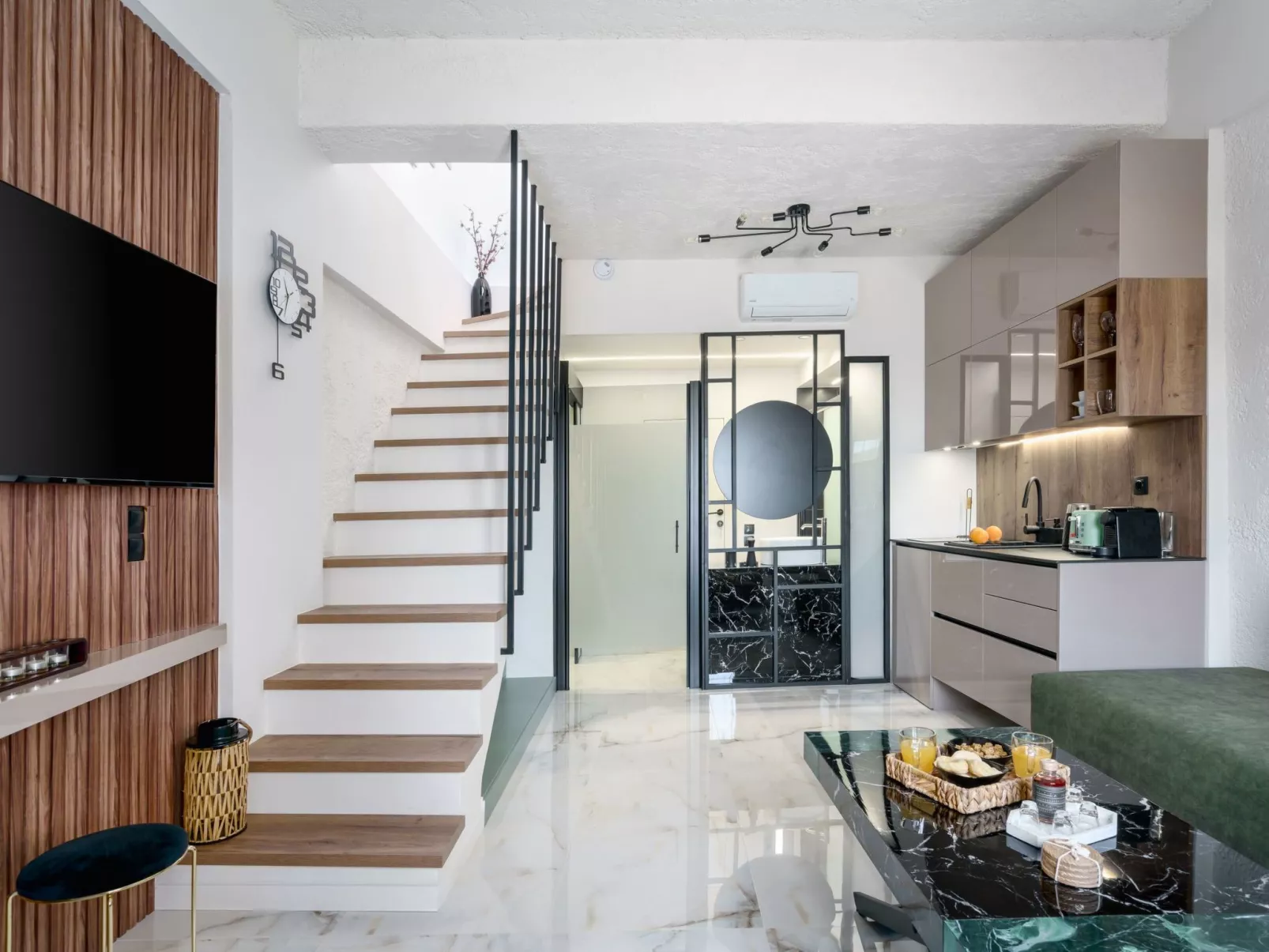 Neue Charavgi Suite mit Jacuzzi, 40m vom Strand entfernt