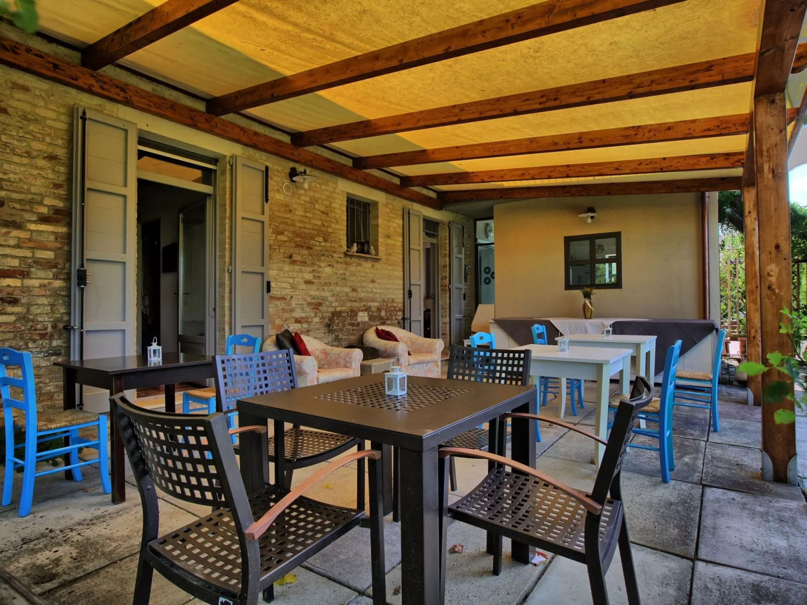 Haus der Musik 270m Veranda, Garten und Pool-Buiten