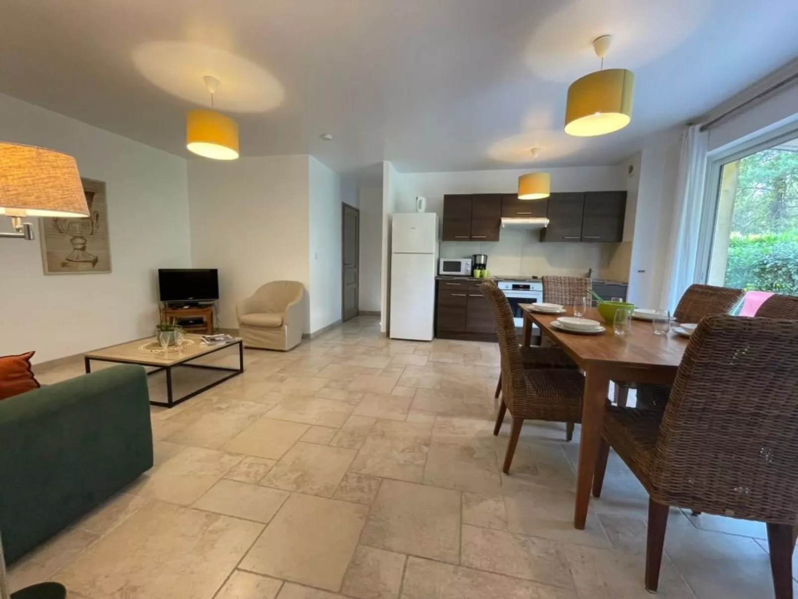 Klimatisierte Wohnung mit Garten-Image-tags.info