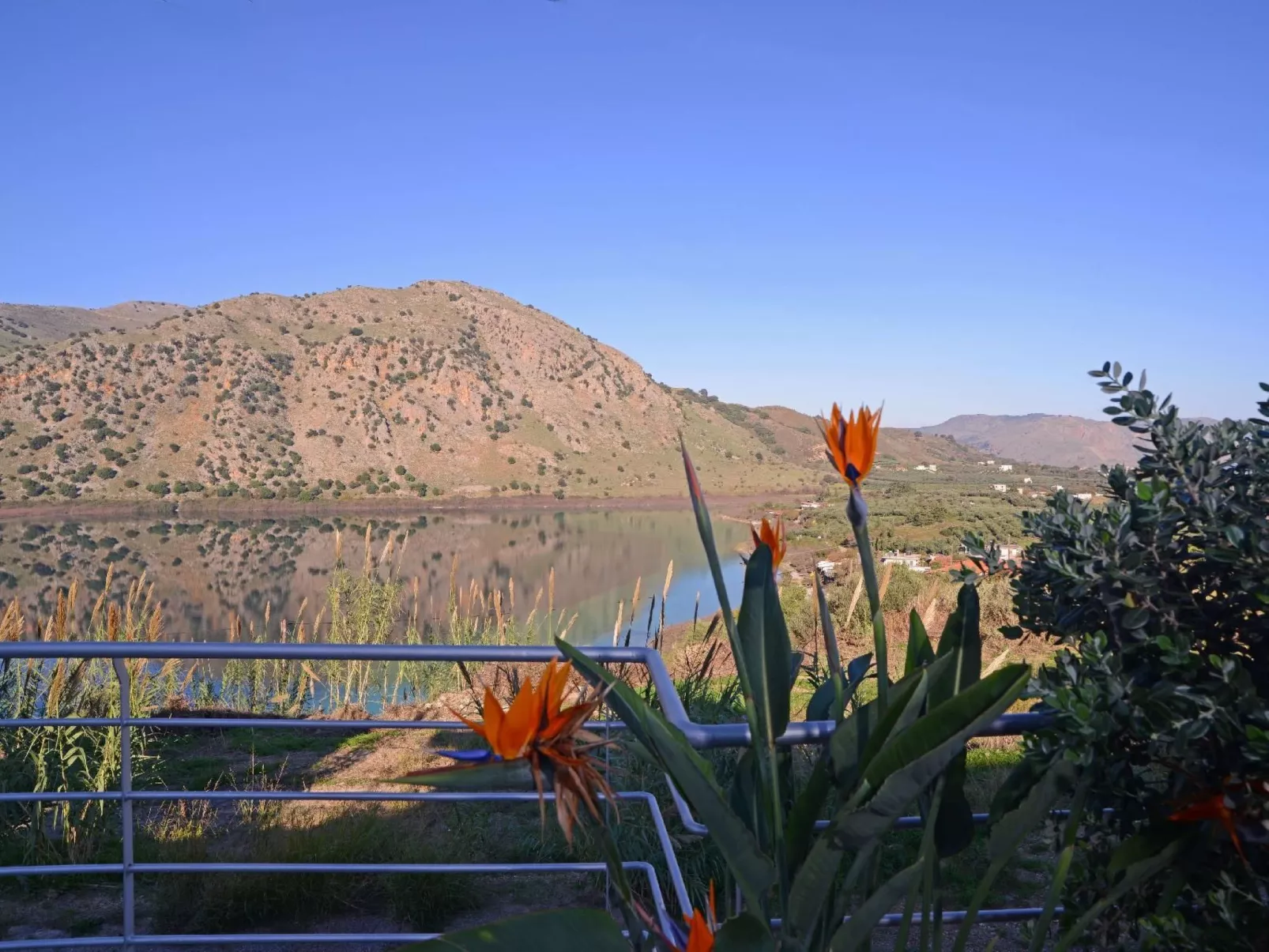 Wunderschöne Villa mit Seeblick und Pool in der Nähe von Restaurants-Buiten