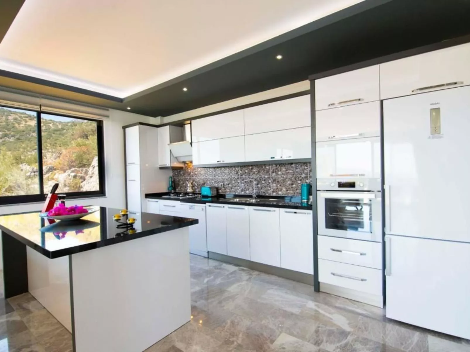 Plut-Image-tags.info