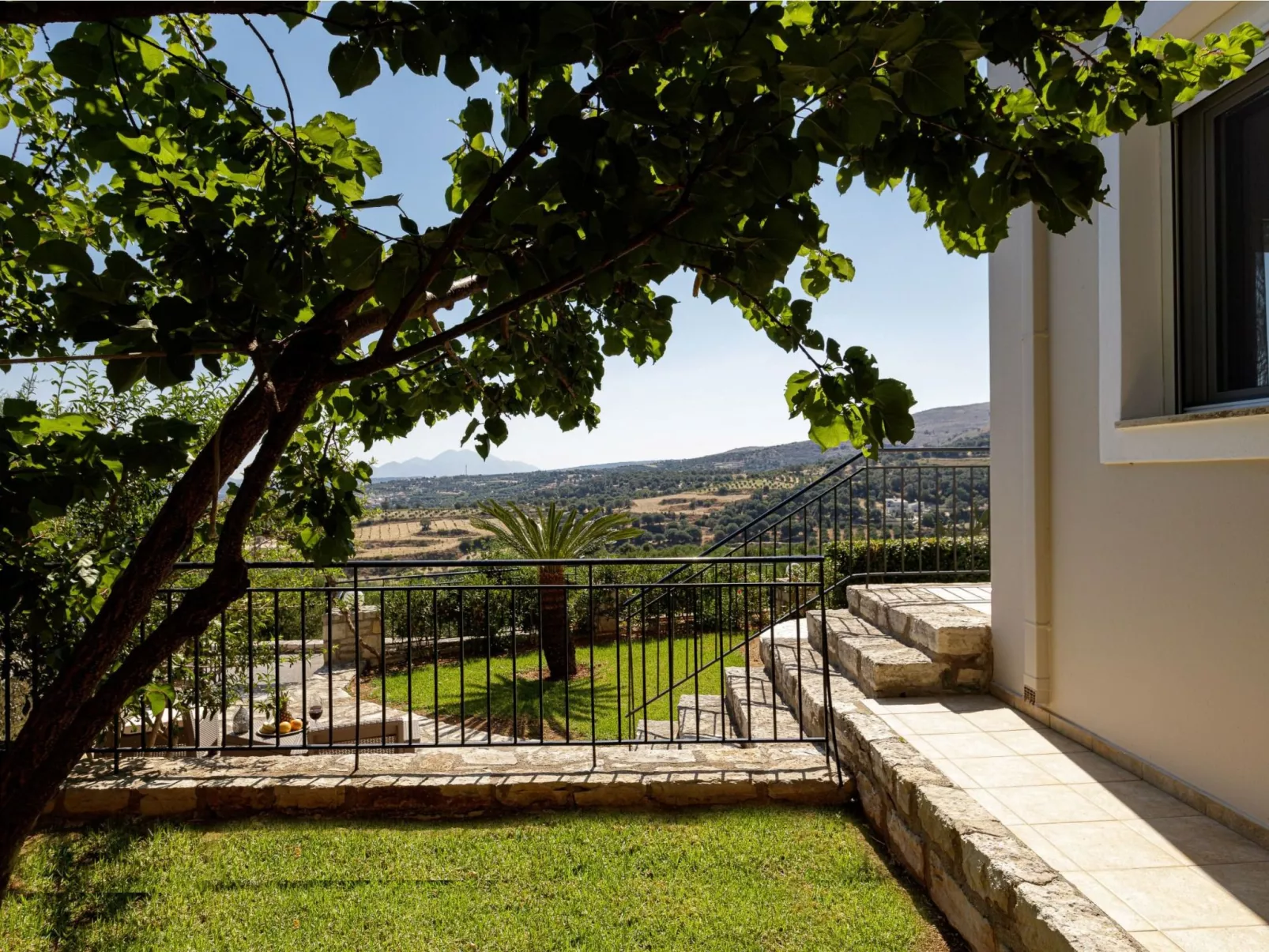 Familienvilla mit Pool, Garten, Spielplatz und BBQ-Image-tags.info