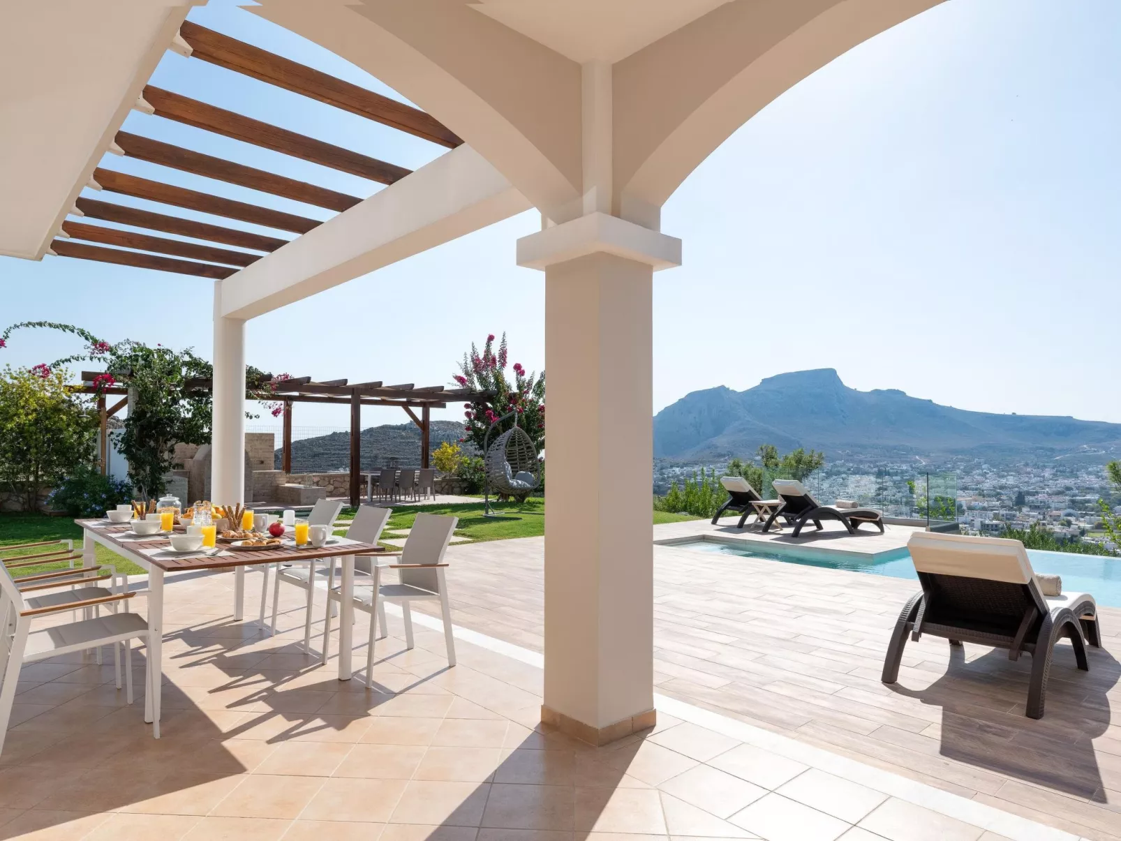 Villa Kamos in Archangelos-Buiten