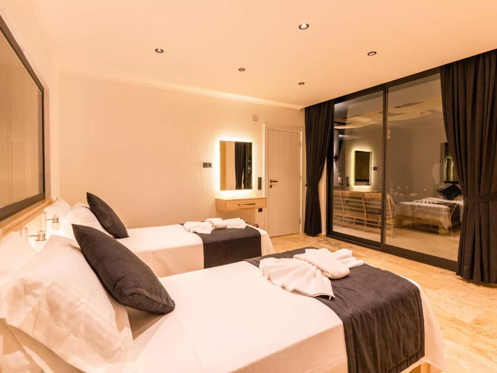 Azda-Image-tags.info