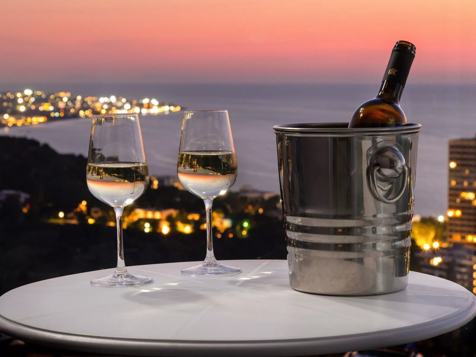 Rhodes Skyline Suites-Buiten