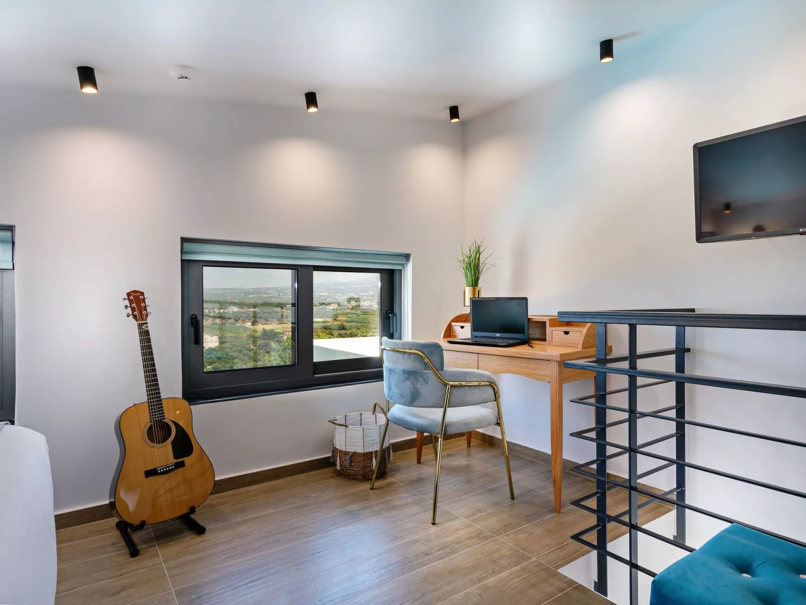 Lux-Villa mit Innen- und Außenpool, BBQ und Fitnessraum-Binnen