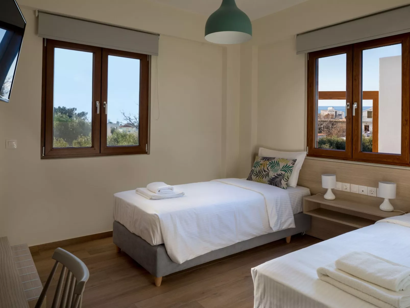 Haus in Agia Marina mit Außenpool-Binnen