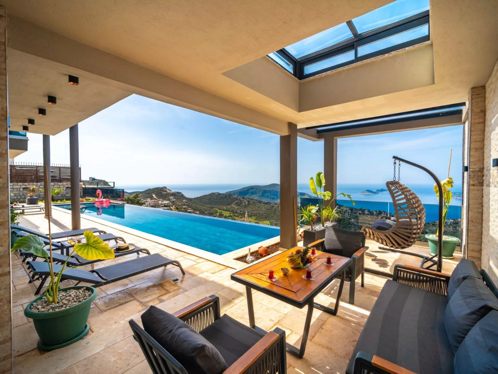 Moderne Luxusvilla mit Meerblick-Image-tags.info