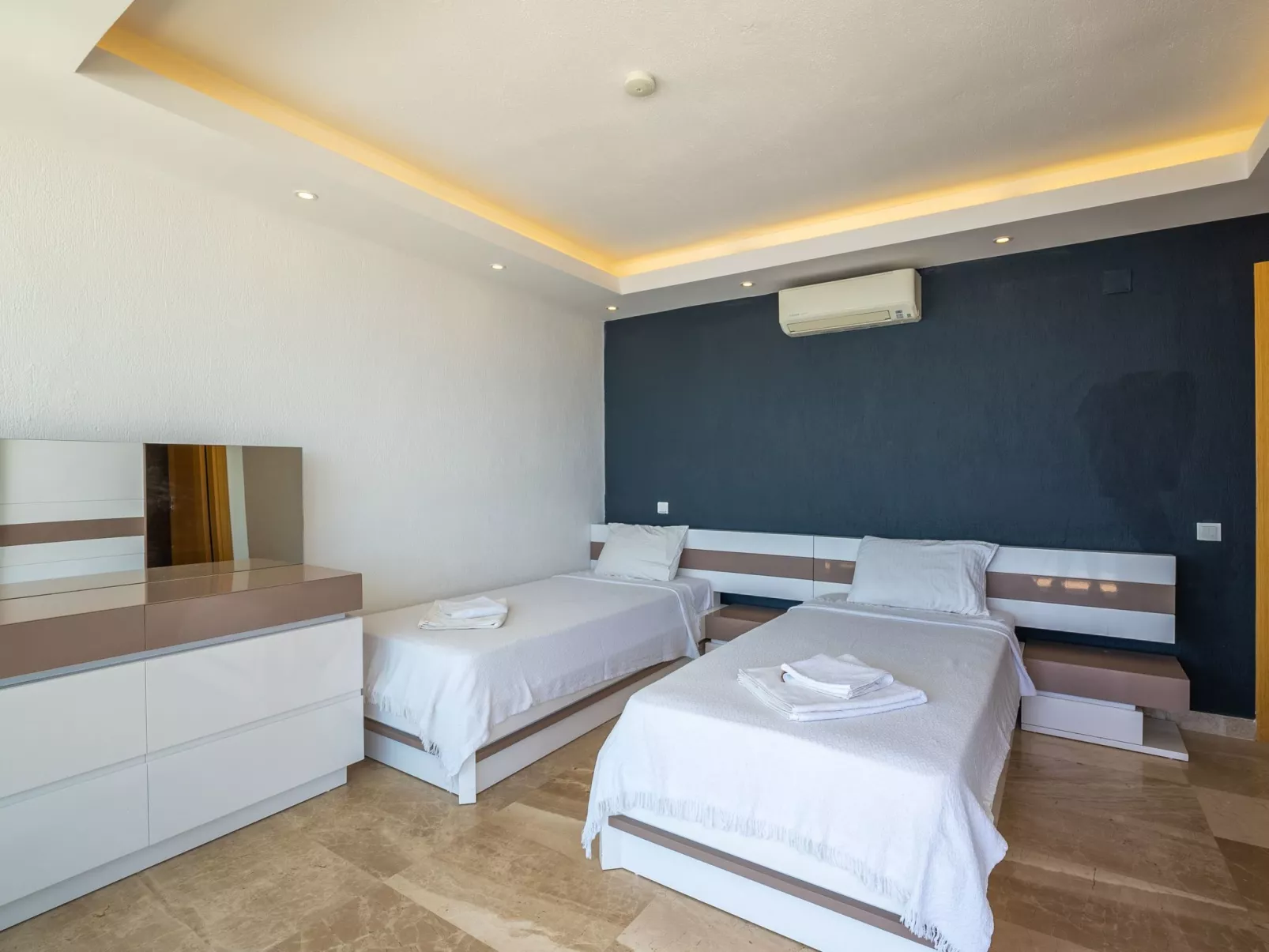 Villa mit Traum-Meerblick für 12 Personen-Binnen