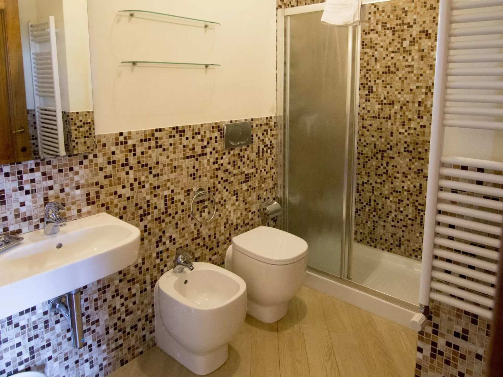 Komfortable Wohnung mit eigener Terrasse-Binnen