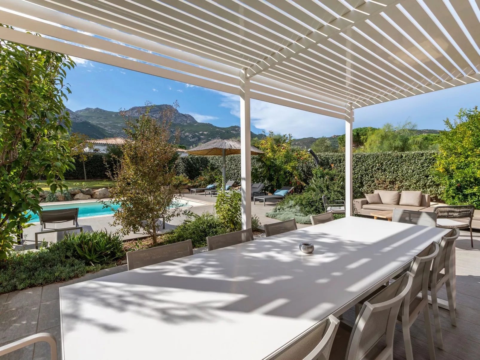 Villa 4 Schlafzimmer, privater Pool Garten und Parkplatz-Binnen