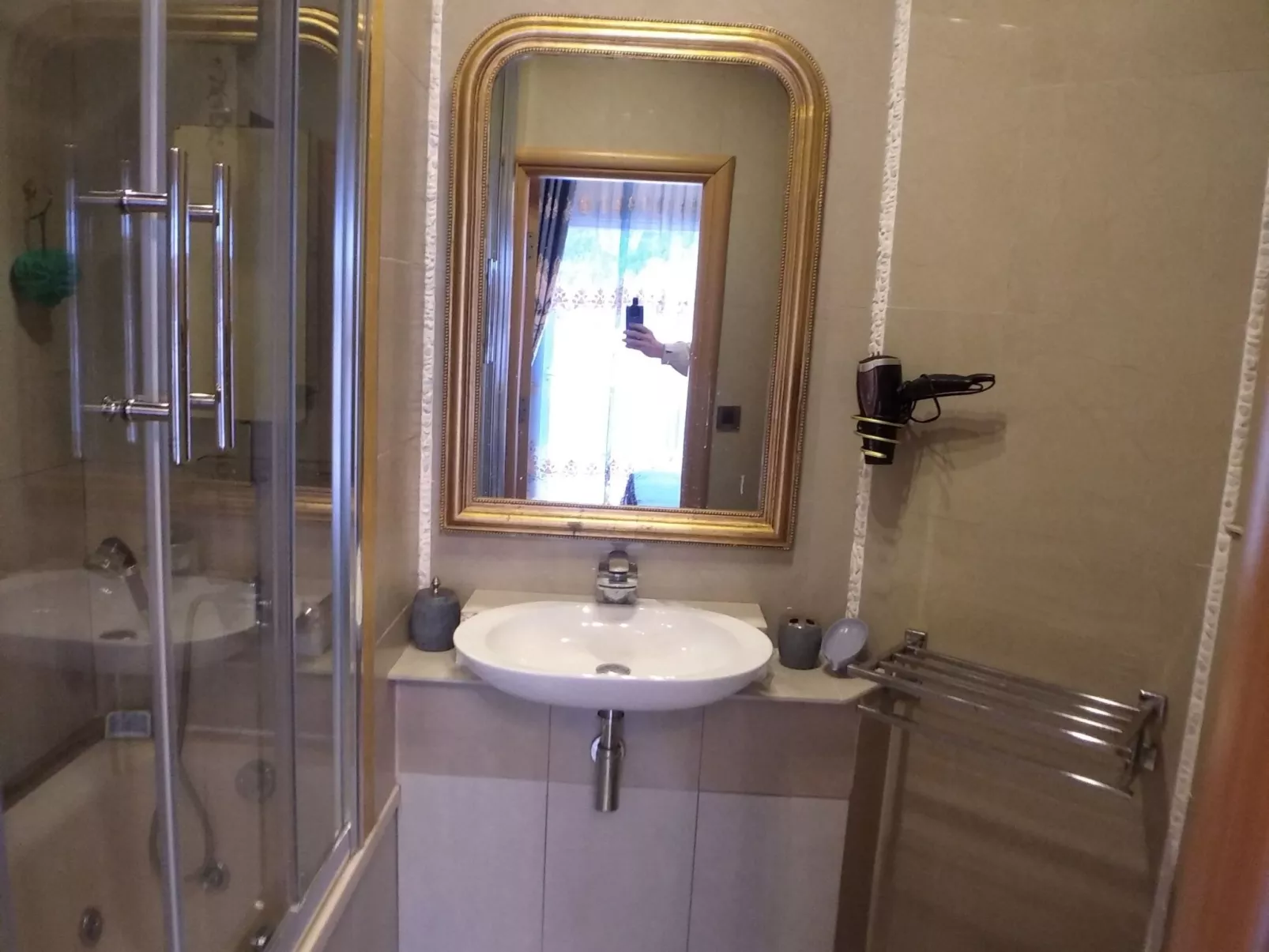 "Villa Sculpture" mit Terrasse-Binnen