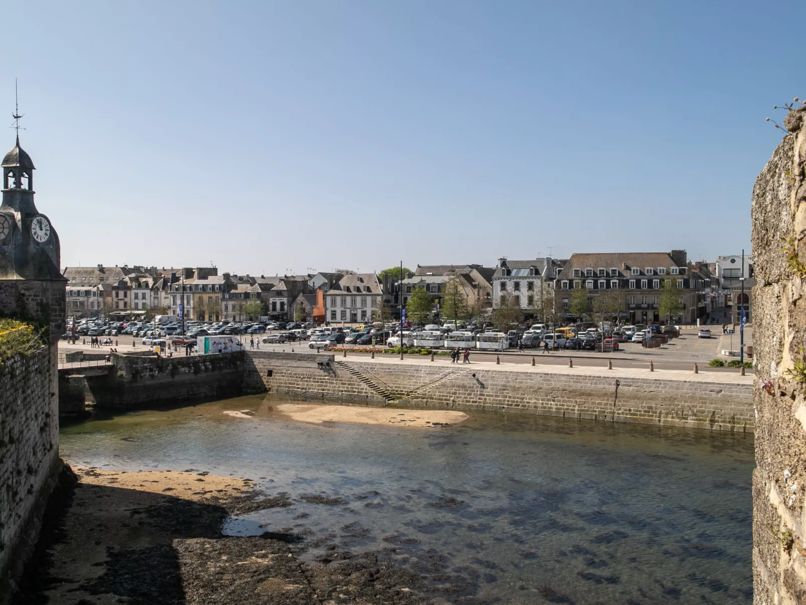 Villa mit großem Grundstück direkt am Mer-Omgeving