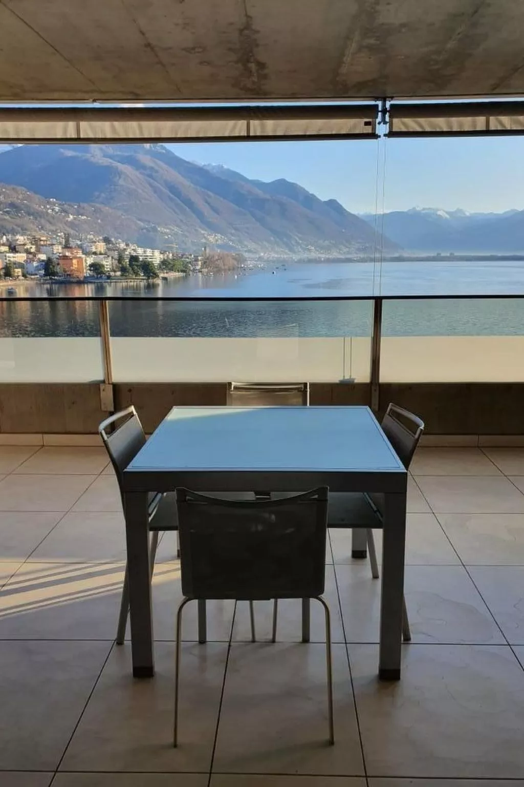 Modern mit atemberaubendem Seeblick Apt 406-Buiten