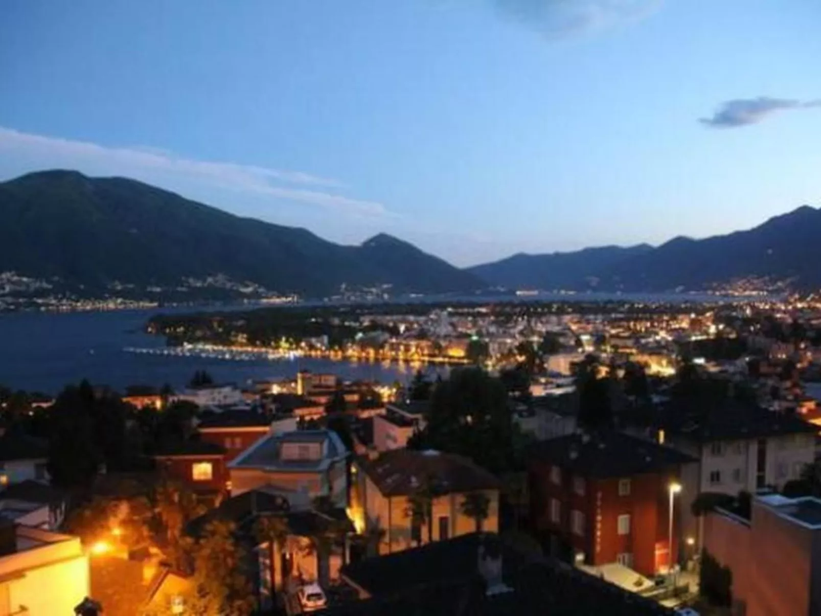 Mit Panorama-Sicht und Schwimmbad