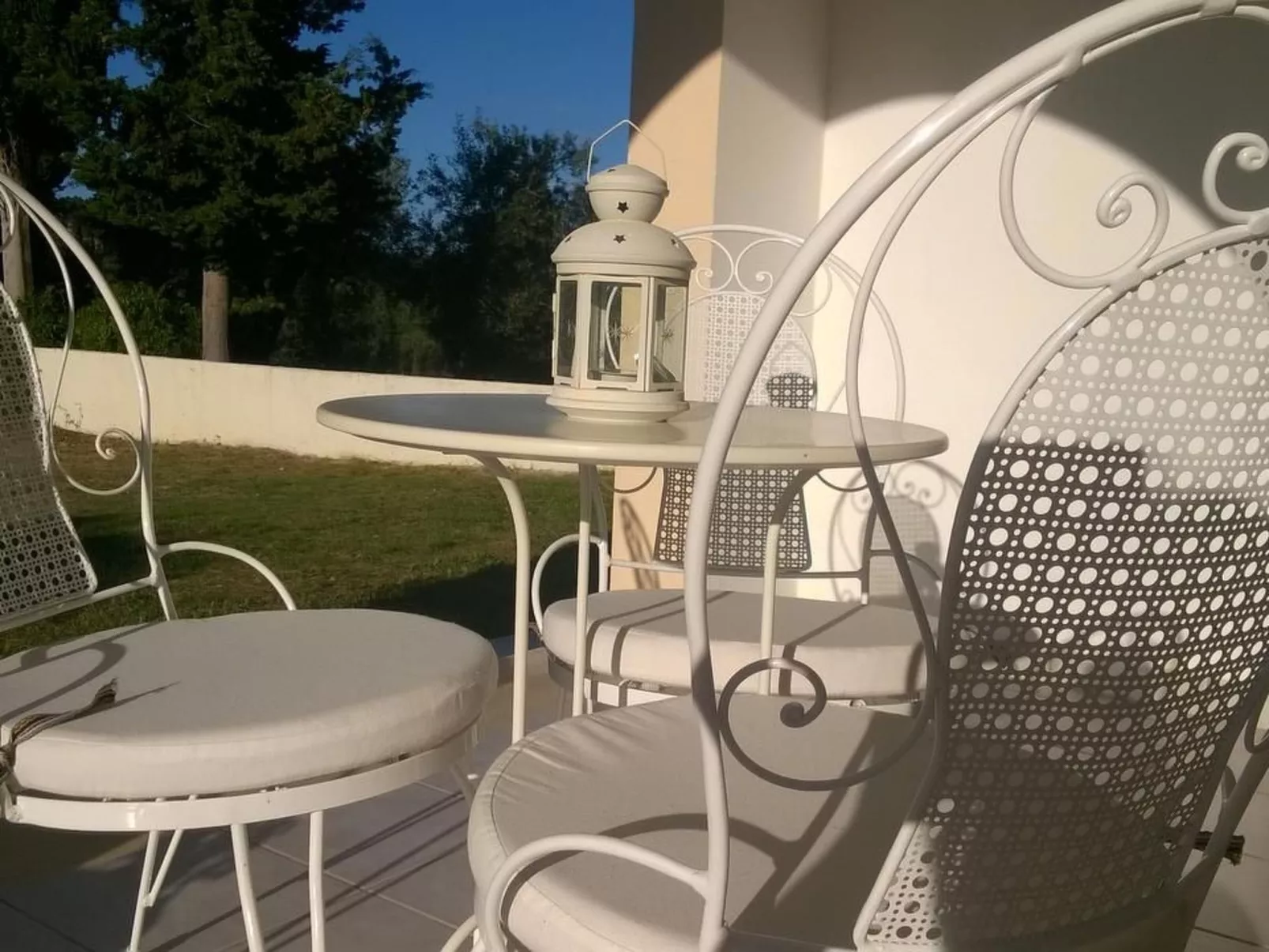 Ferienvilla mit Garten, Grill und Terrasse-Buiten