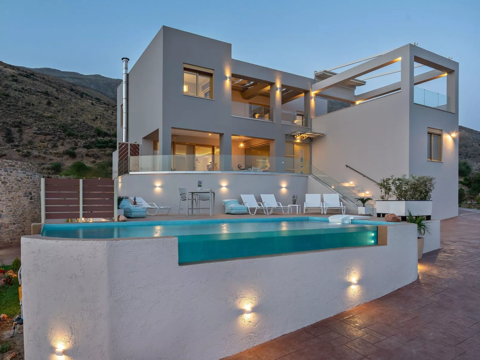 Villa Privater Pool Jacuzzi BBQ Kinderbereich-Buiten