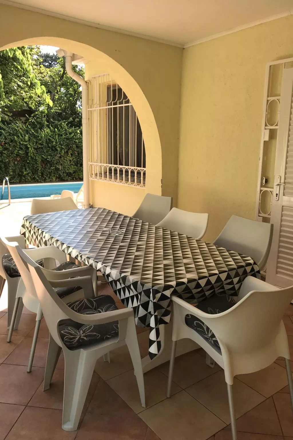 Klimatisiertes Ferienhaus in Siófok mit Grill-Buiten