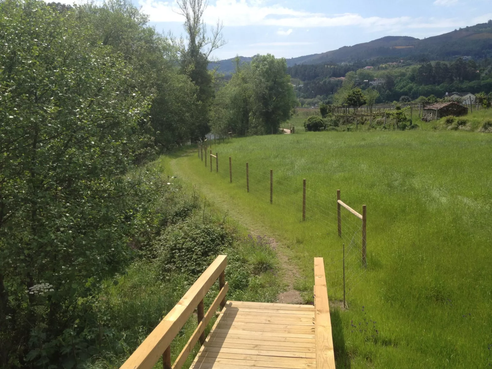 "Großmutters Häuschen" mit überdachter Terrasse-Buiten