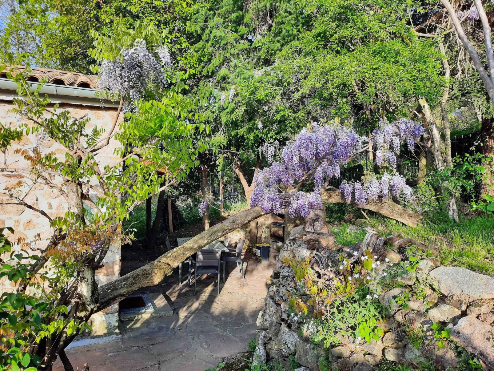 Klimatisiertes Ferienhaus mit Pool-Buiten