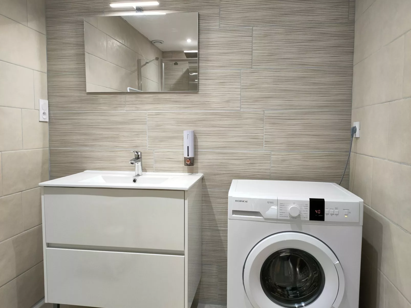 Gite Lys Montagnes du Jura mit Spa Sauna Fluss-Binnen