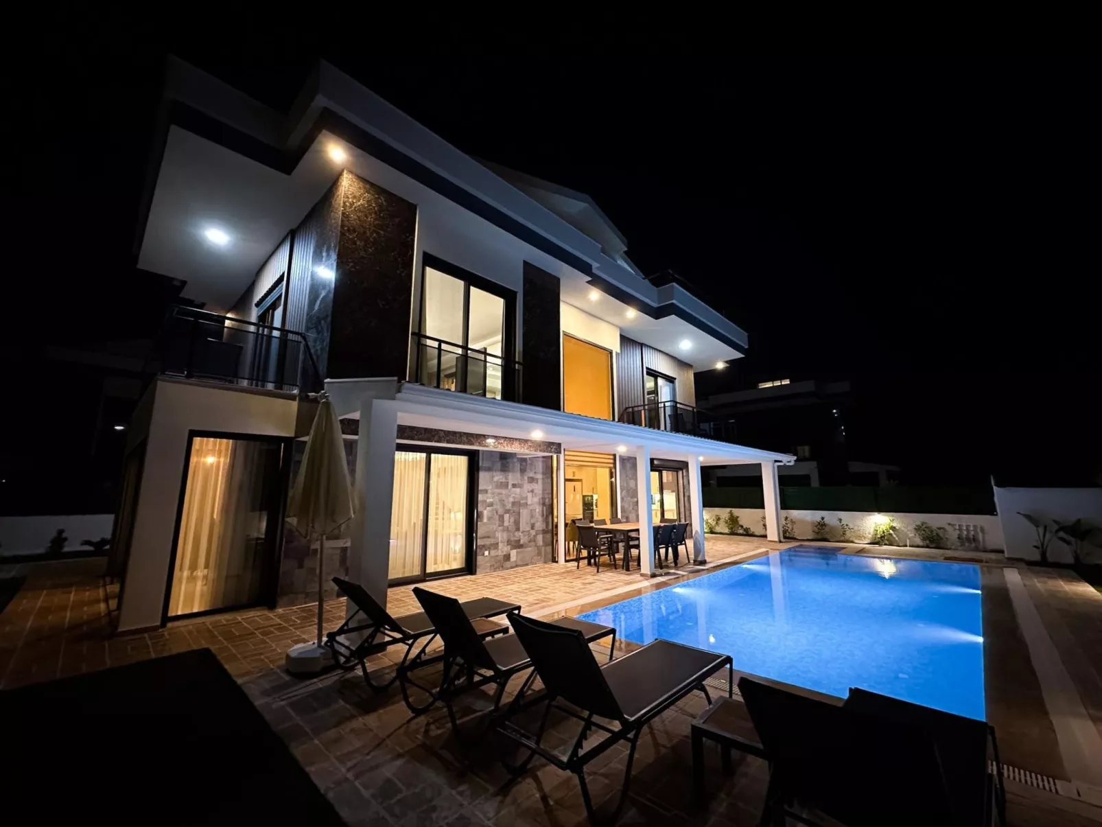 Luxuriöse Villa "Galaxy V2", 300 Meter vom Meer-Image-tags.info