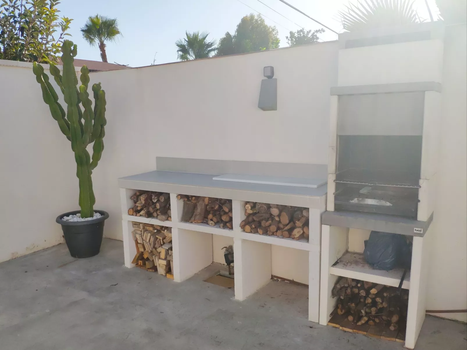 "Arenas house" mit Pool-Buiten