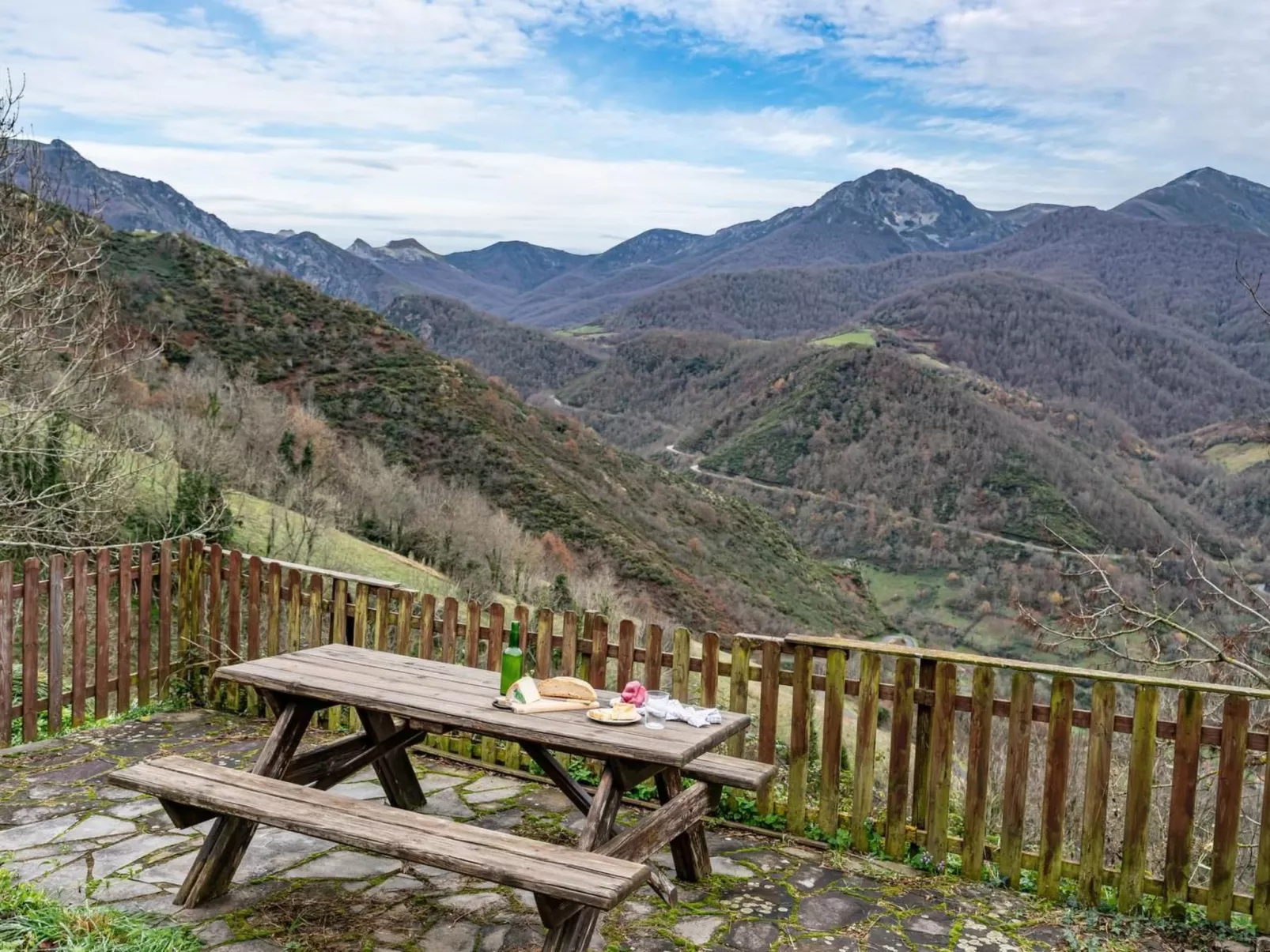 Montegrande, Berghaus in idyllischer Lage-Image-tags.info