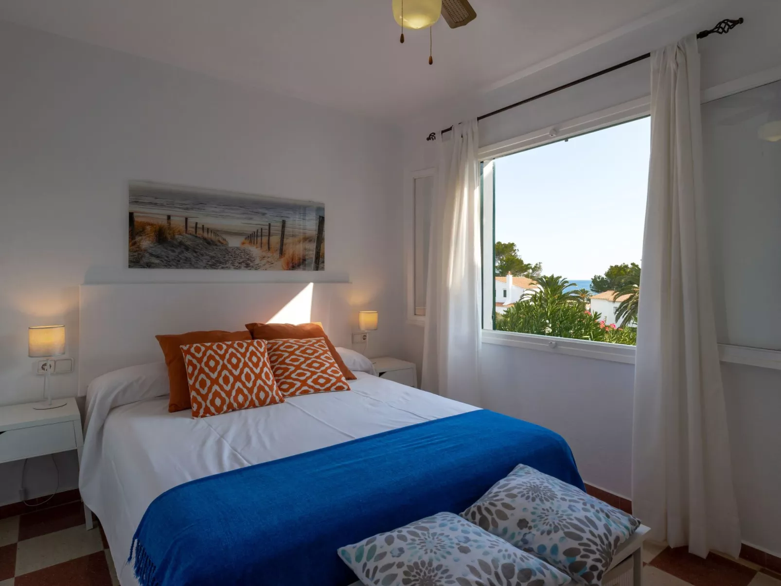 Moderne, frische Familienvilla Allondra - Binnen