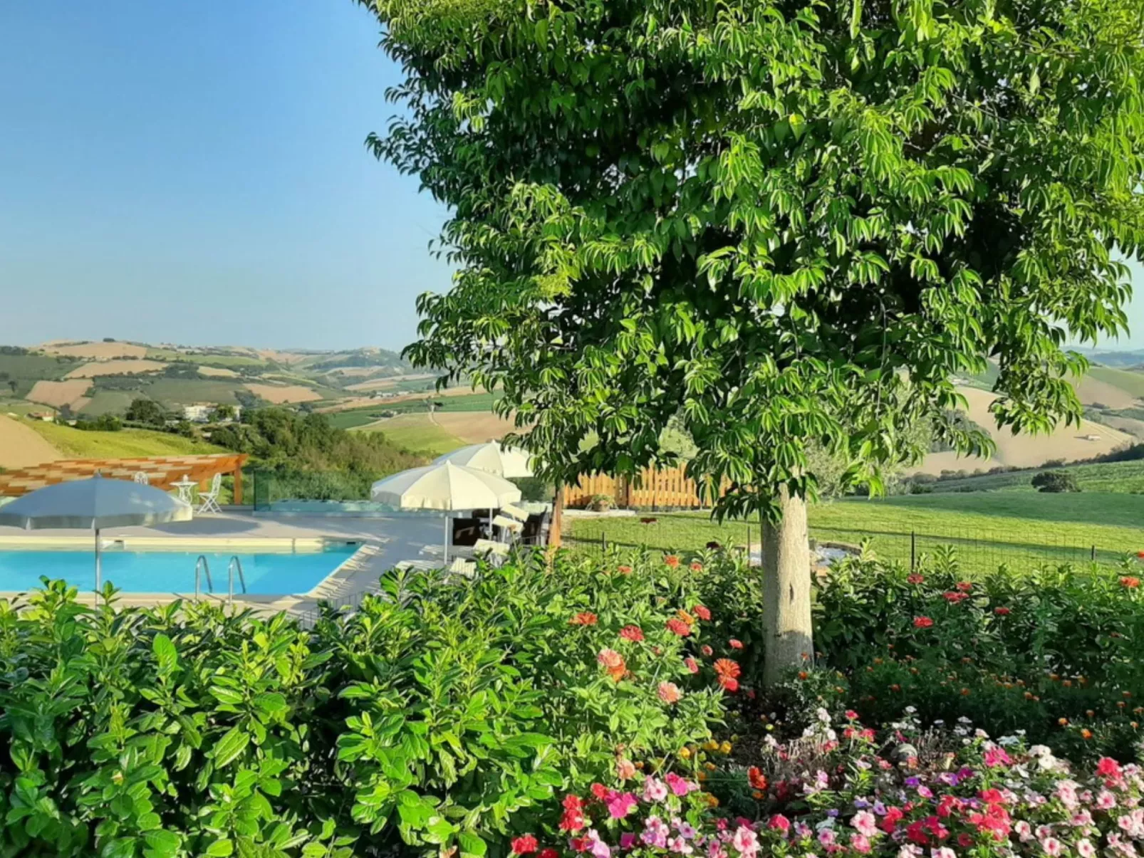 Villa mit atemberaubender Aussicht und privatem Pool-Buiten