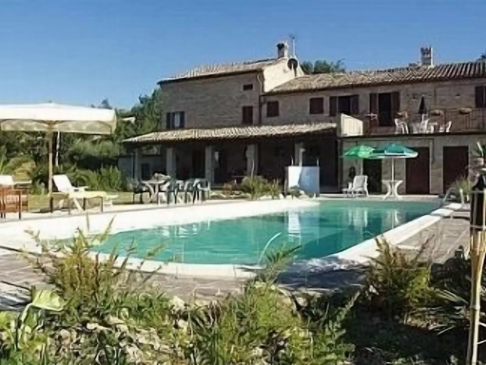 Erschwingliche Villa mit privatem Pool-Buiten